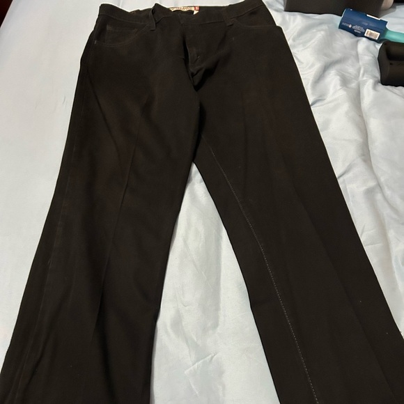 Levi’s Jeans Women’s size 12 Black 12x32 bootcut - Picture 1 of 4